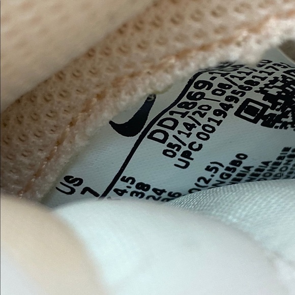 Nike Dunk High ‘Crimson Tint’
- Size 7 Women - Picture 7 of 7